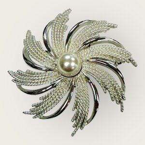 Vintage Silver Tone Faux Pearl Brooch Flower Falling Snowflake